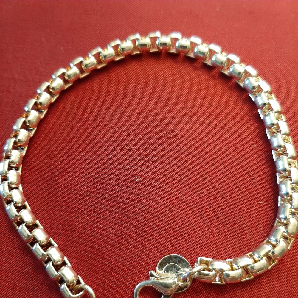 Ladies jewelry